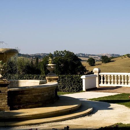 Hotel Villa Castellani Mogliano Bagian luar foto