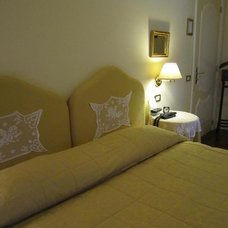 Hotel Villa Castellani Mogliano Ruang foto
