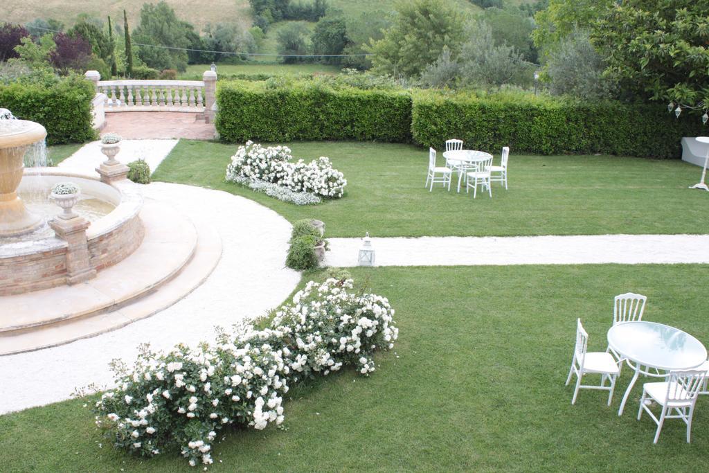 Hotel Villa Castellani Mogliano Bagian luar foto