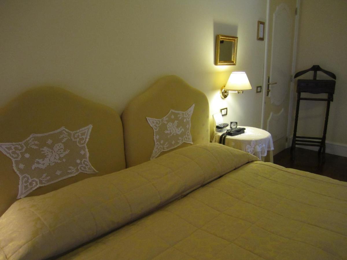 Hotel Villa Castellani Mogliano Ruang foto